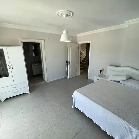 8 Sleeps, With Private Pool In - Awz 330